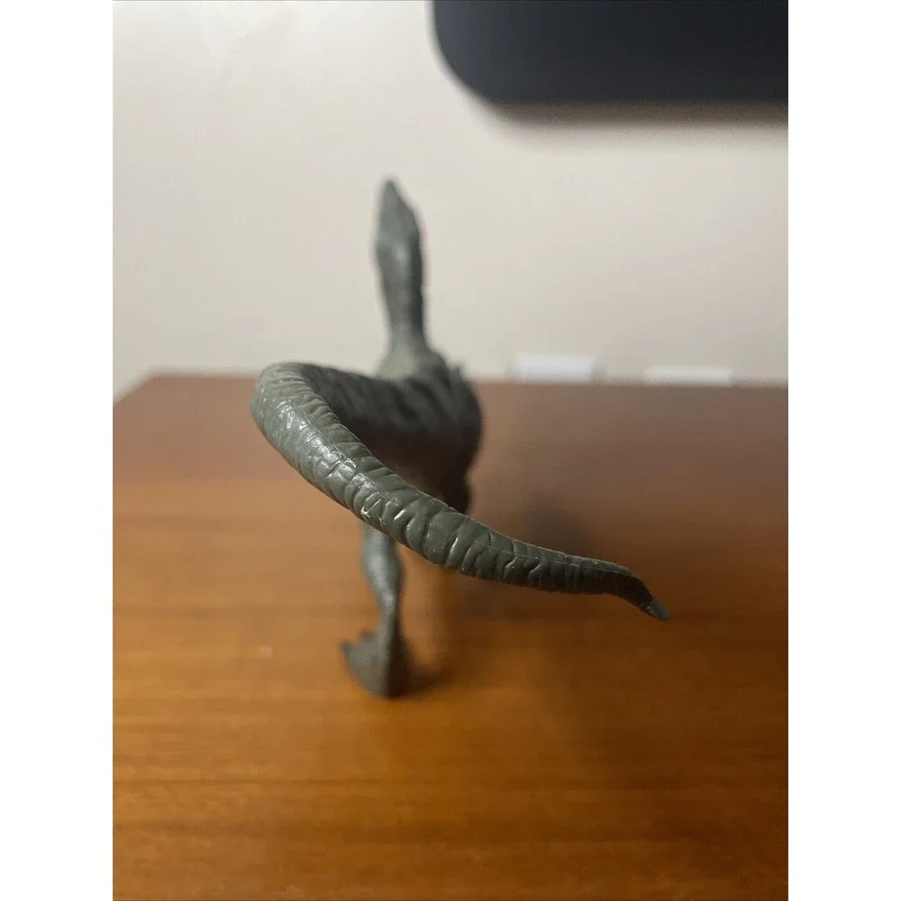 Hasbro Jurassic World 2015 JW Velociraptor Dinosaur Raptor Gray Action Figure 7”